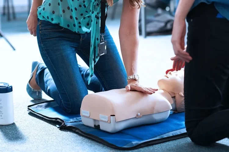 How to Choose the Right First Aid Course for Your Business